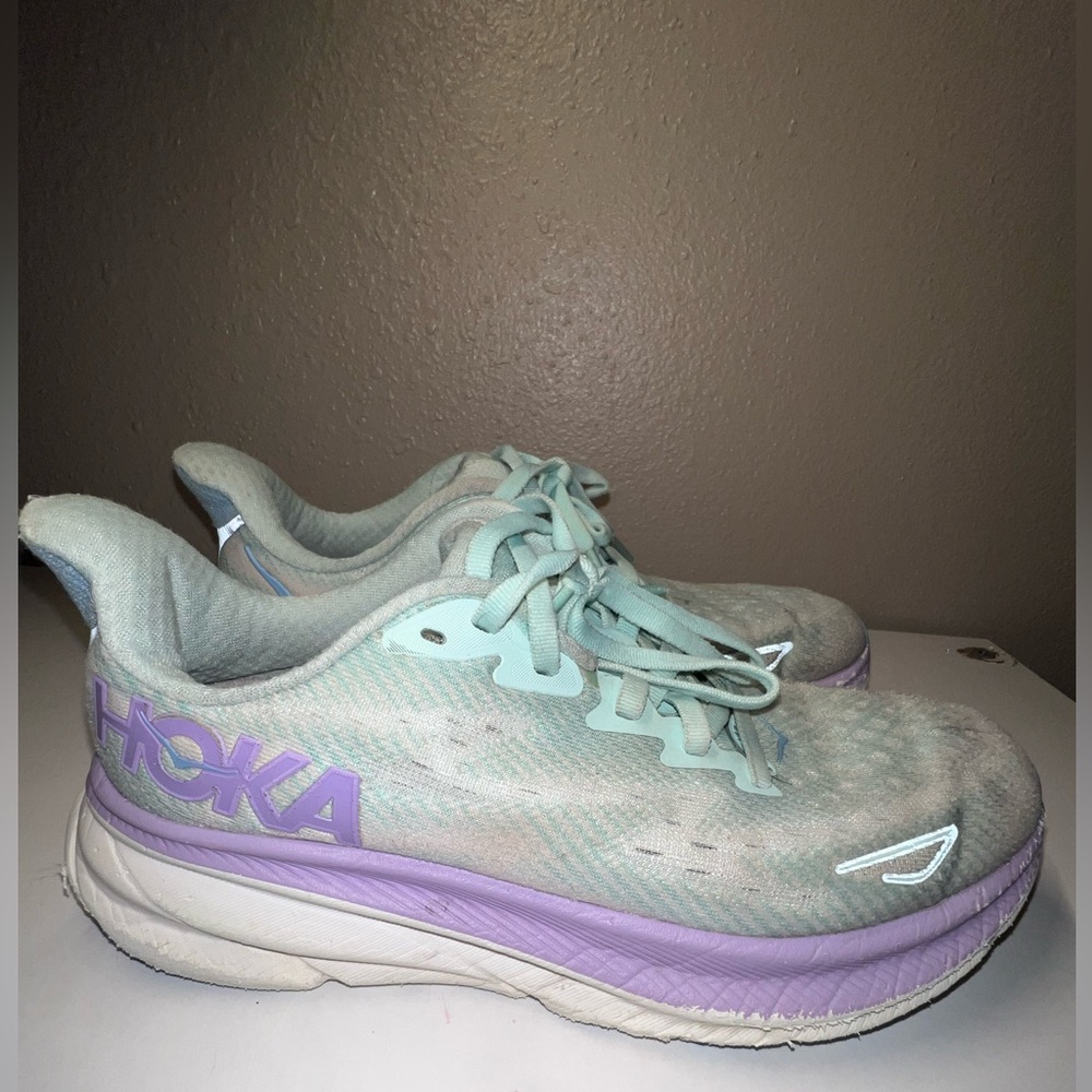 HOKA Clifton 9 women’s size 5.5